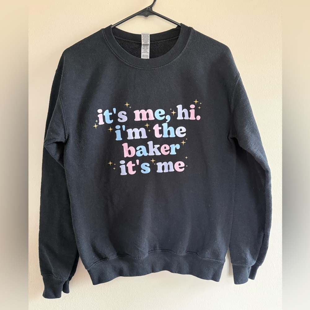 Taylor Swift play on lyric “I’m the baker, it’s me” graphic crew neck sweatshirt